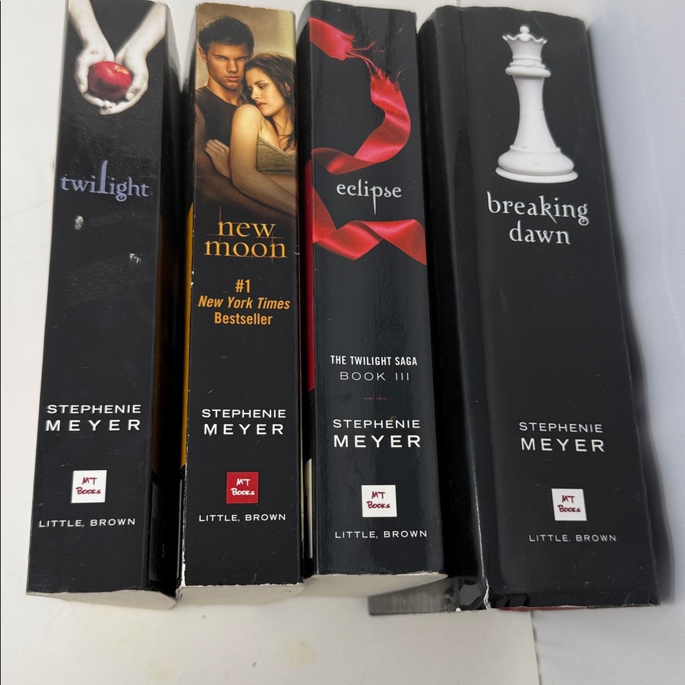 TWILIGHT Book Series 4 books 3 paper 1 hard cover
New moon eclipse breaking dawn